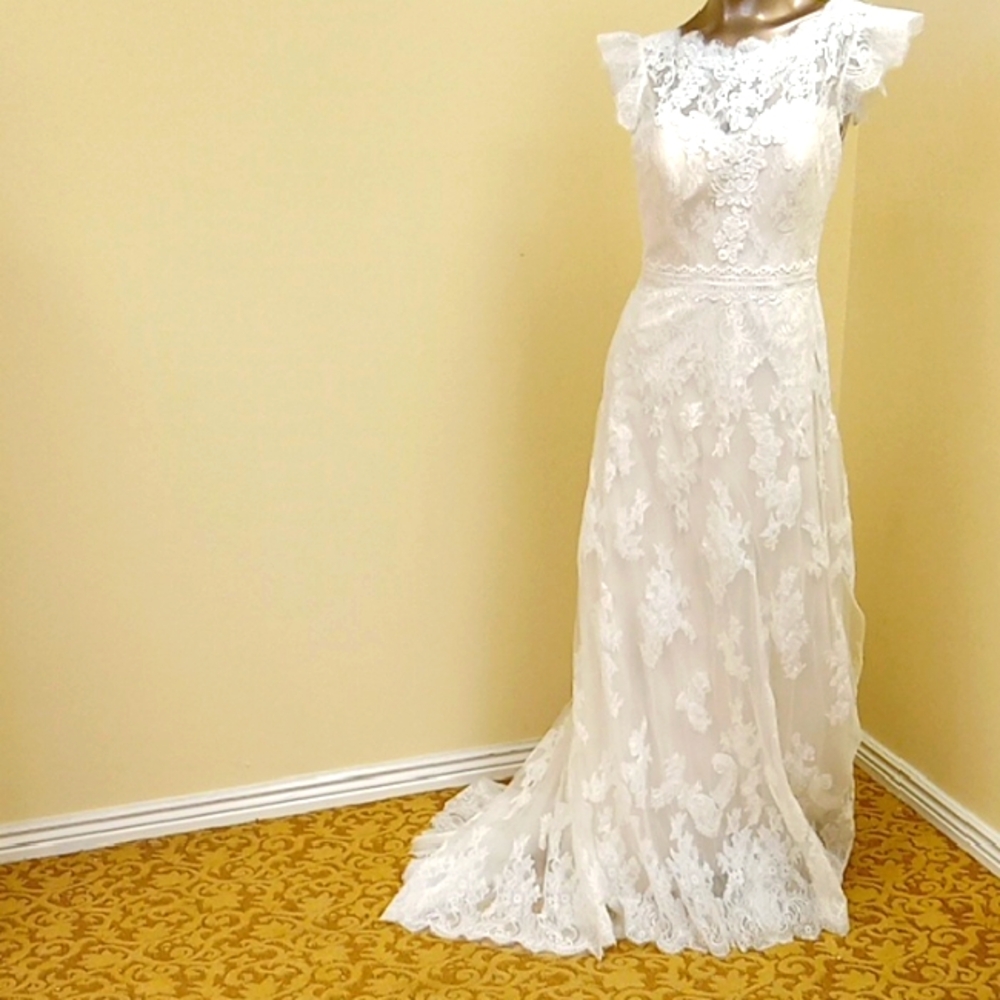 Beautiful Bridal Elegant Ivory Lace Wedding Dress Size 8